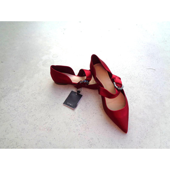 ZARA BALLERINAS GEM RHINESTONE BUCKLE SATIN RED FLATS SHOES. 6 - Picture 5 of 9